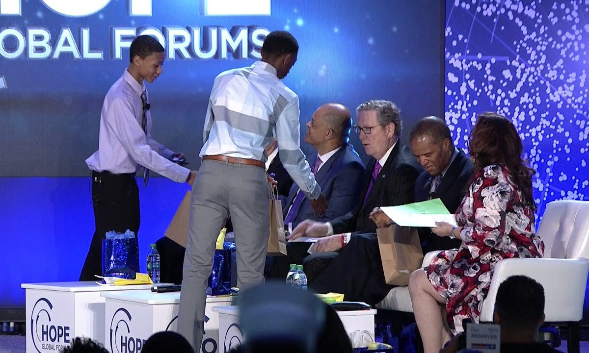 Youth Entrepreneur Pitch Competition at 2018 HOPE Global Forums
